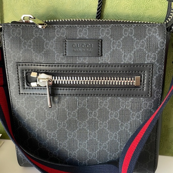 ❌(SOLD)❌NWT-AUTHENTIC UNISEX MESSENGER LEATHER BAG GUCCI, MADE IN ITALY. - Picture 3 of 17